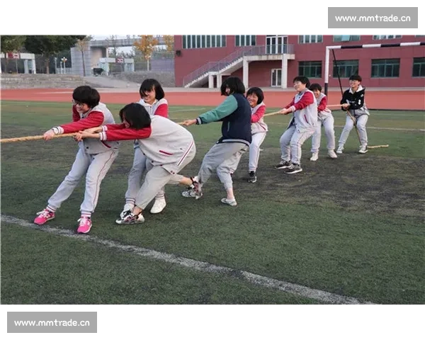 拔河比赛中的团结与坚持：一个充满力量与激情的挑战